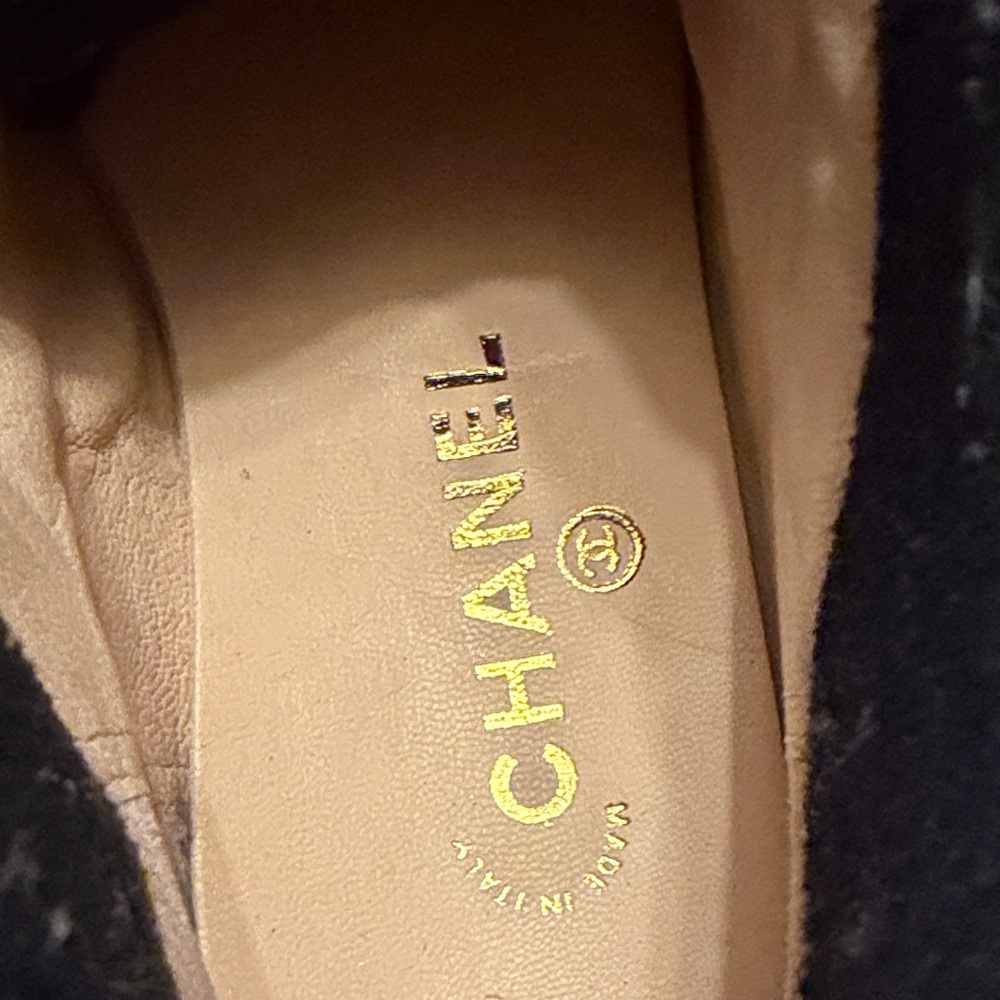 Vtg Chanel 90s Beige Suede CC Logo Combat Boots - Picture 10 of 10